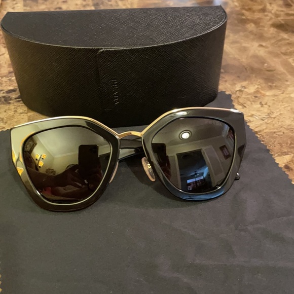 Prada Black and Gold Beaded Sunglasses Runway Spring Summer Collection - Picture 10 of 12